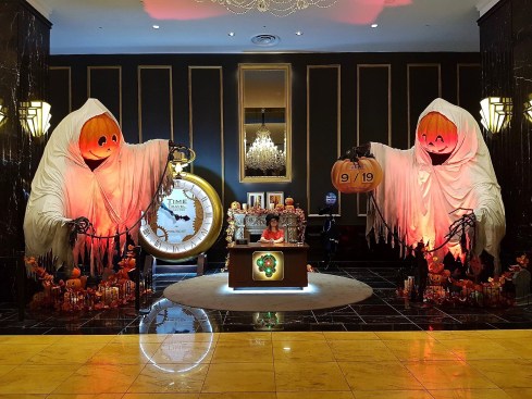 day-8-usj-park-hotel-halloween-lobby-1